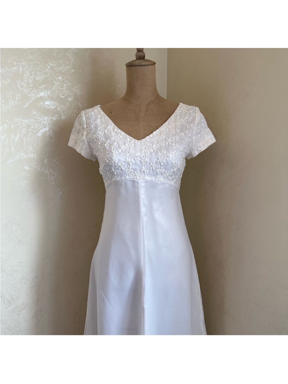Vintage 90s Dress. Boho White Floral Classic Empire Waist. Wedding Dress - Picture 6 of 13